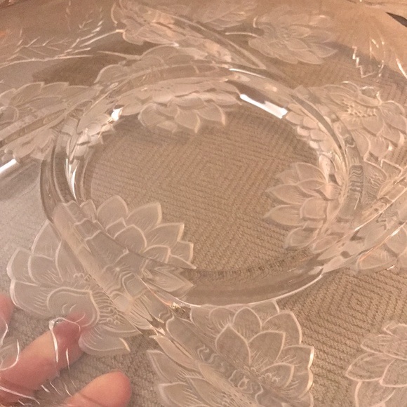 Chrysanthemum 13" Round Sectional Server by Crystal Clear Industries - Picture 5 of 8